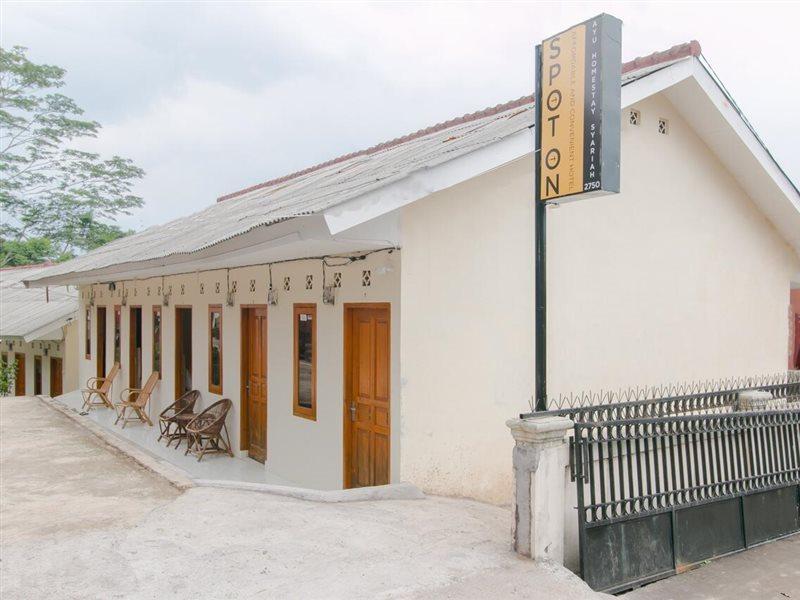 Ayu Homestay Syariah Сукабуми Экстерьер фото
