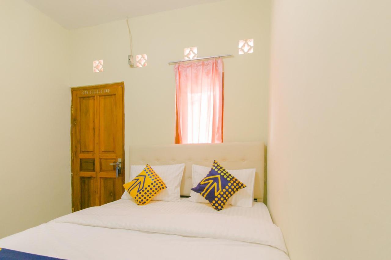 Ayu Homestay Syariah Сукабуми Экстерьер фото