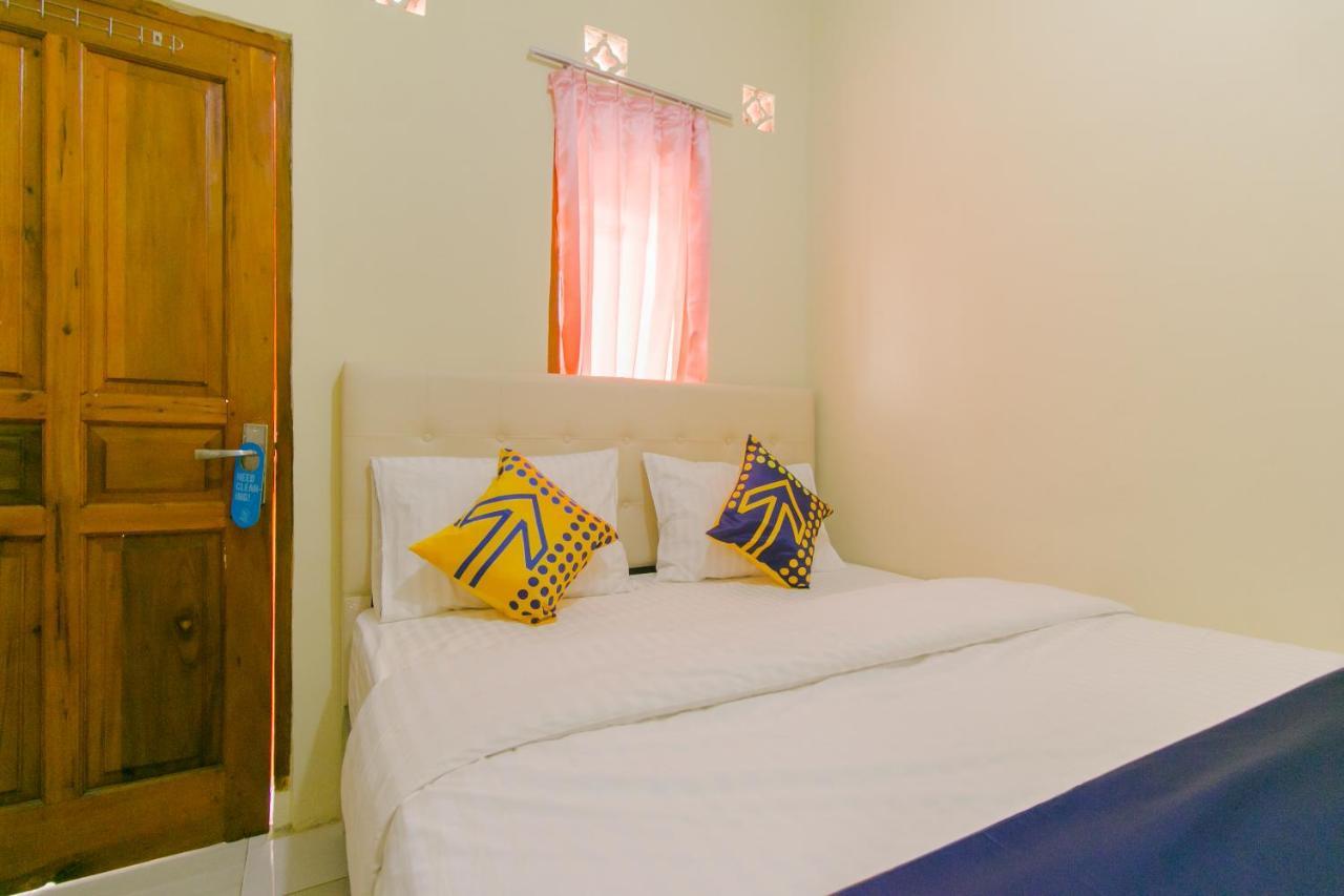 Ayu Homestay Syariah Сукабуми Экстерьер фото
