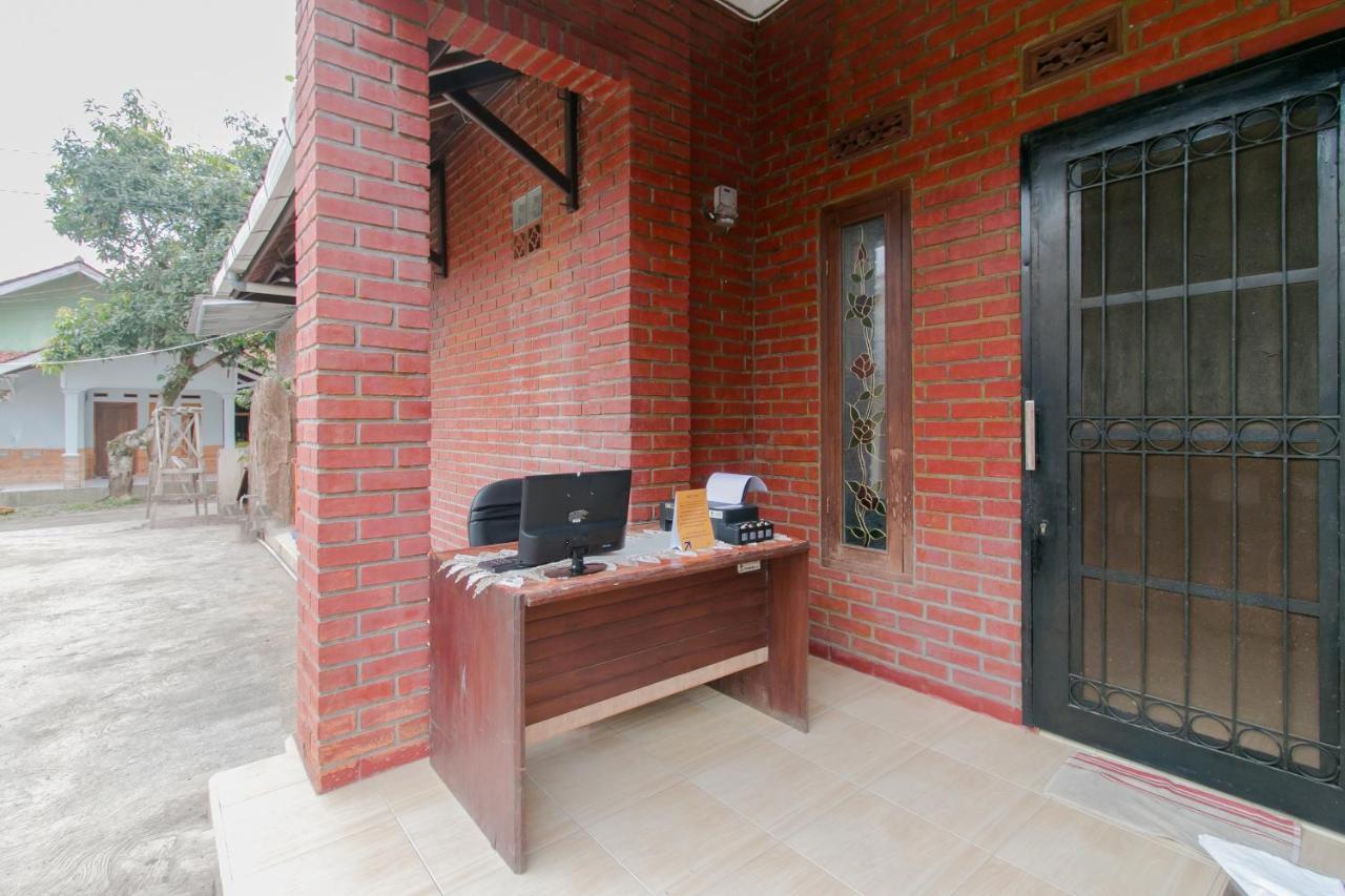 Ayu Homestay Syariah Сукабуми Экстерьер фото