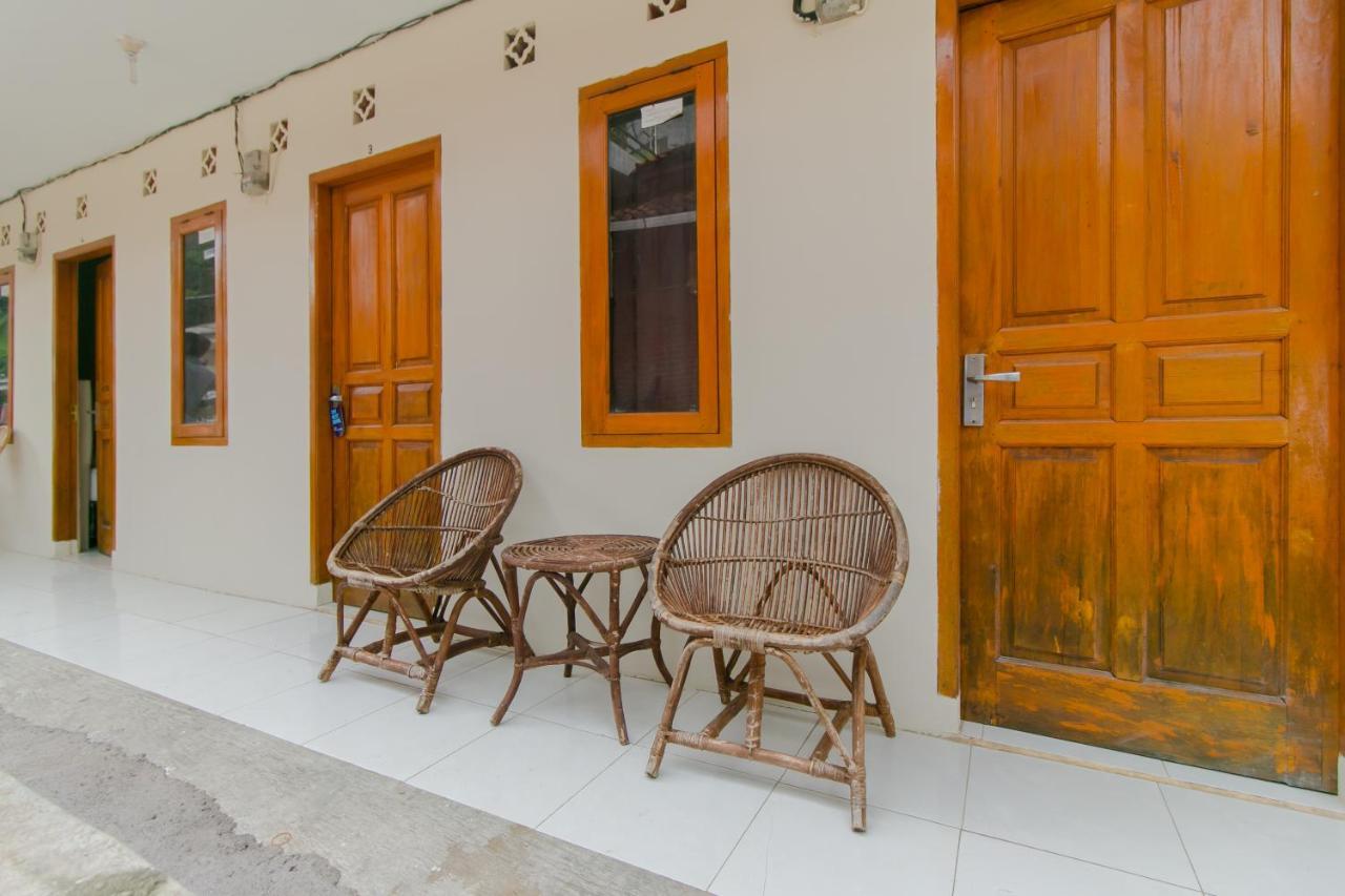Ayu Homestay Syariah Сукабуми Экстерьер фото