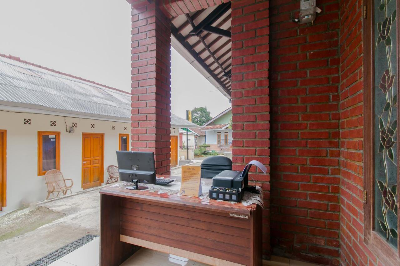 Ayu Homestay Syariah Сукабуми Экстерьер фото