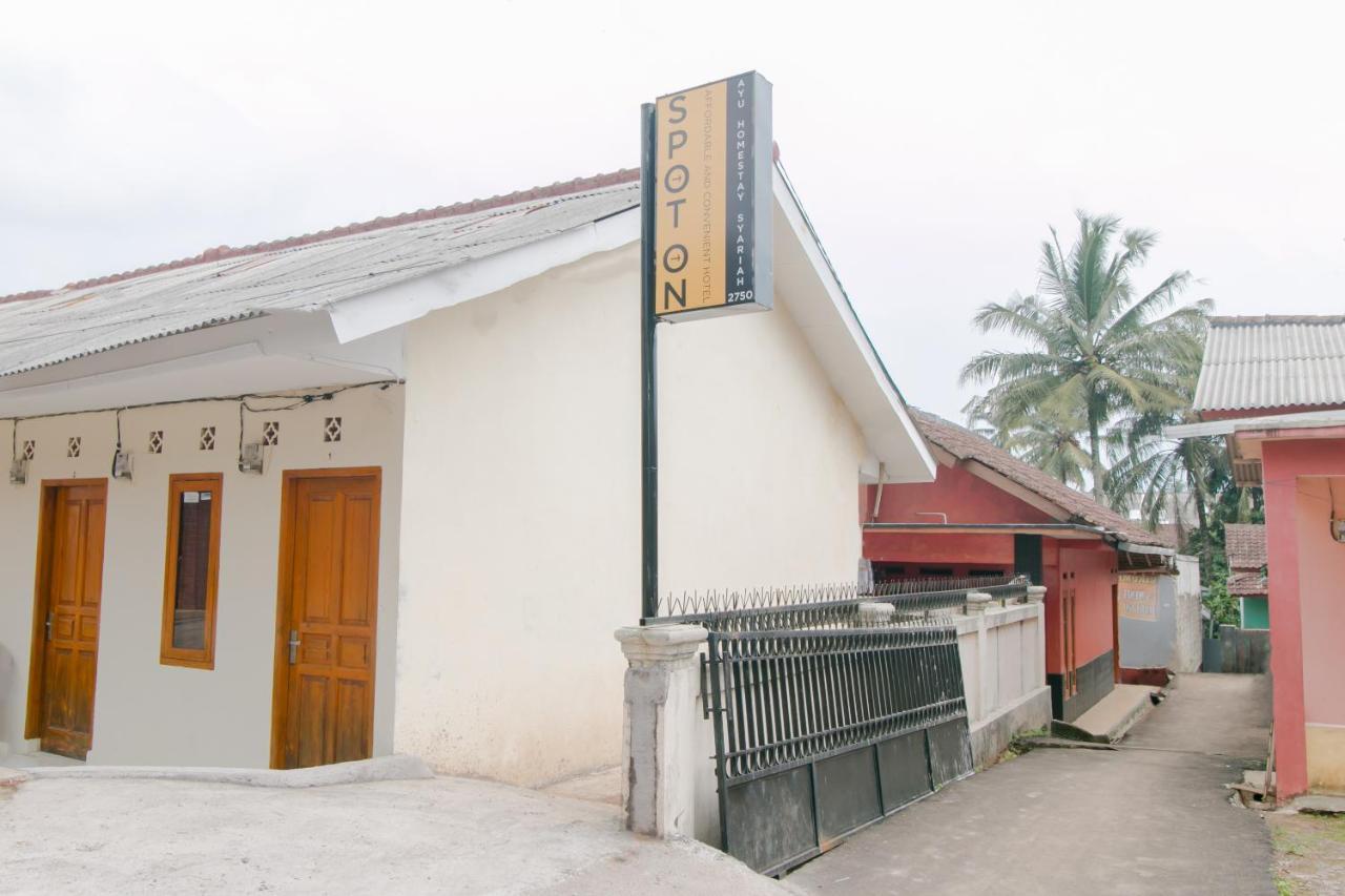 Ayu Homestay Syariah Сукабуми Экстерьер фото