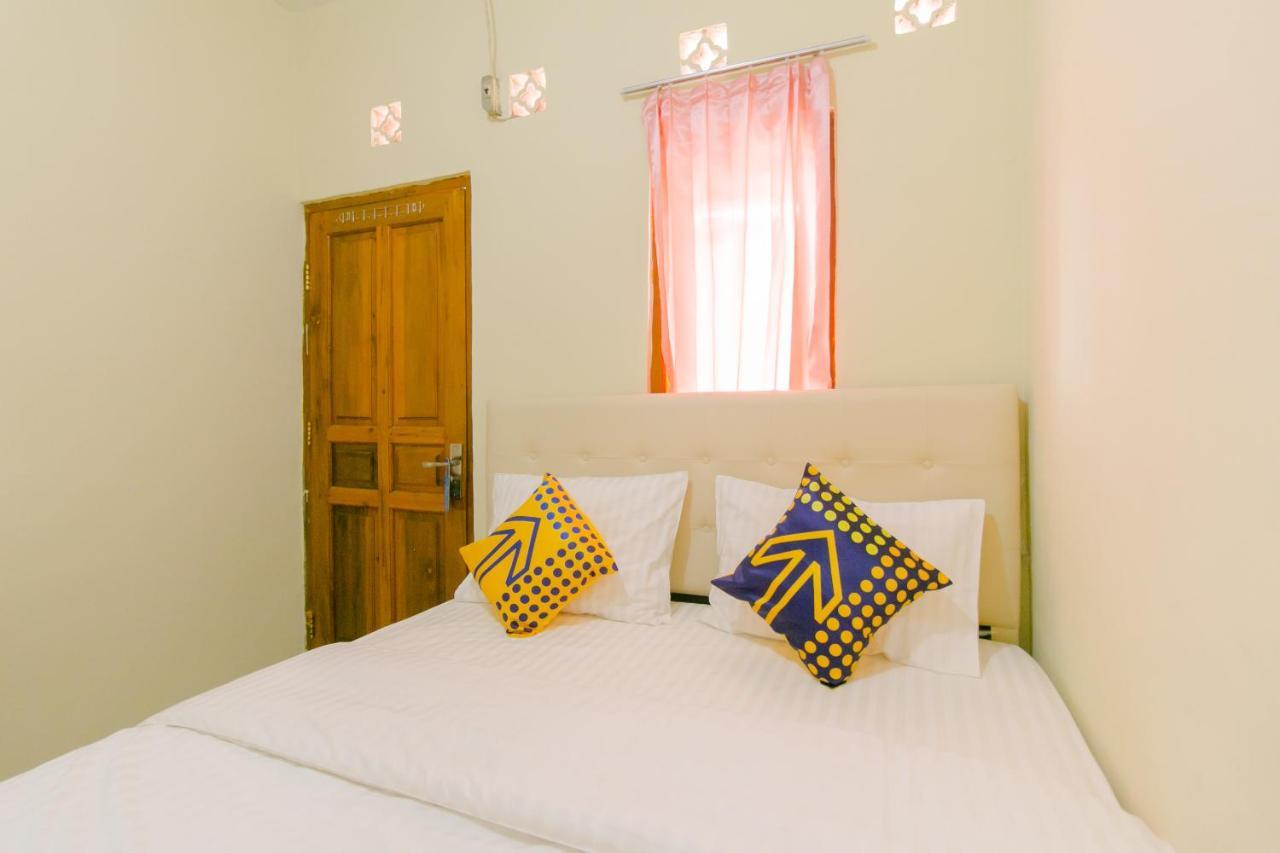 Ayu Homestay Syariah Сукабуми Экстерьер фото