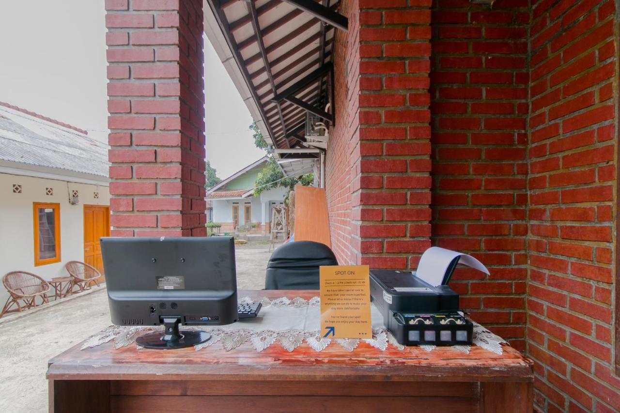 Ayu Homestay Syariah Сукабуми Экстерьер фото